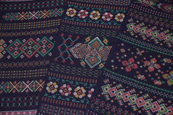 Yomitanzan-hanaori textiles